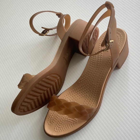 CROCS Shoes - s10 Crocs Isabella block heel sandals beige light brown tan